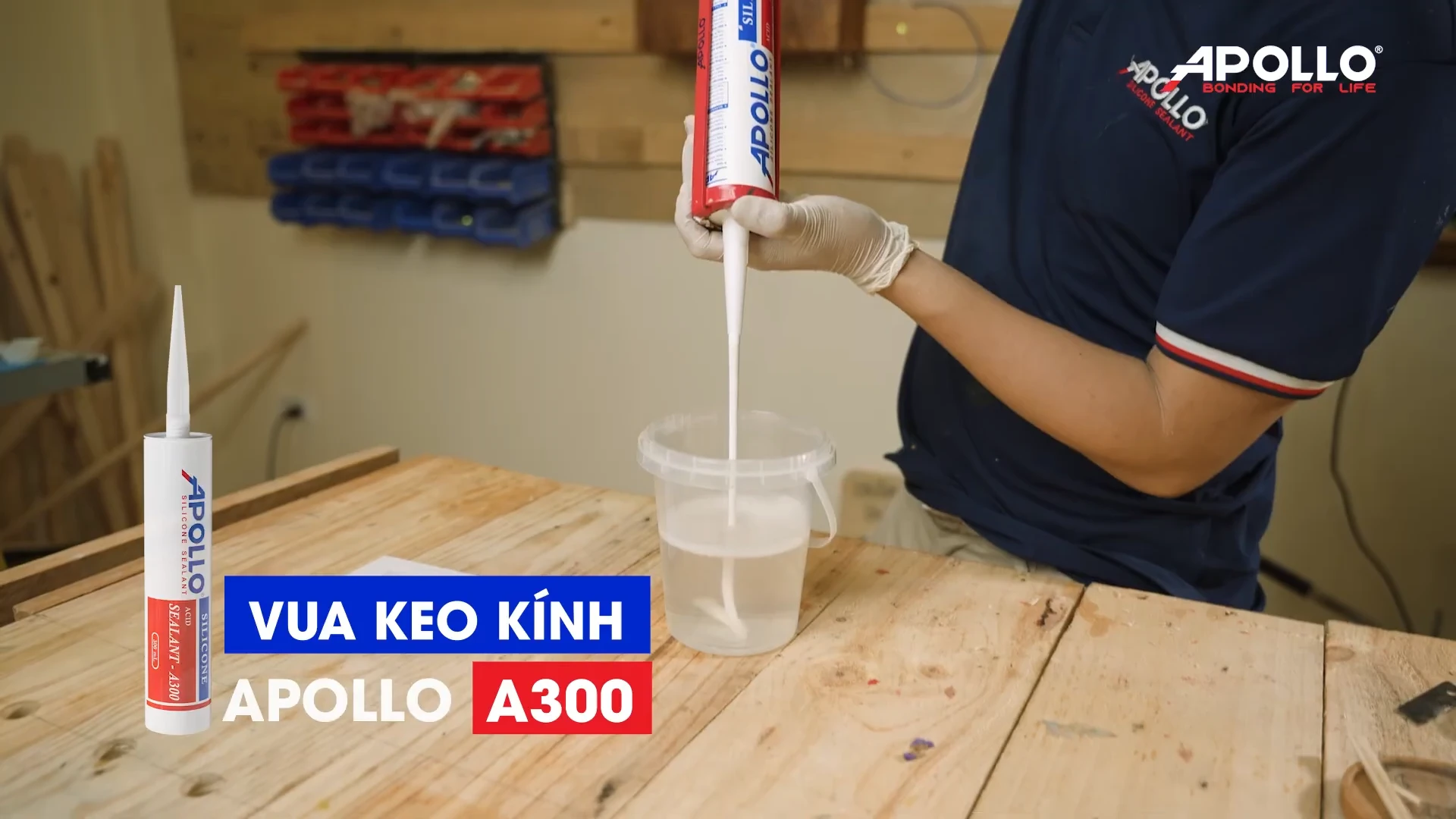 Bắn keo Apollo Silicone A300 vào nước xà phòng pha loãng để tạo khuôn silicone
